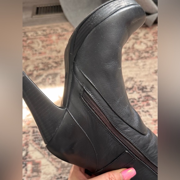 100% natural Leather Heeled Boots in black,used once - Picture 9 of 14
